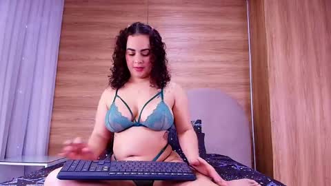kiaralopez_ online show from May 23, 3:35 am