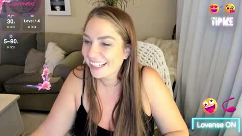 Snapshot of kierareines chatting on October 26, 2:56 am Kiera Reines online show from October 26, 2:56 am