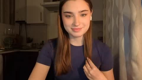 Ola my name is Lissa  Lets hit 10 Thumbs Up together   online show from April 8, 3:48 pm