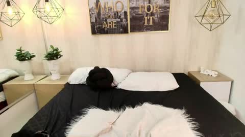 Kitty online show from April 19, 6:10 pm