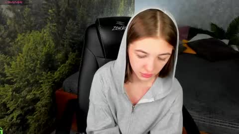 Kiki online show from April 18, 5:09 am