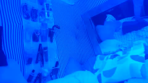 kikilovespartylights online show from November 11, 10:50 am