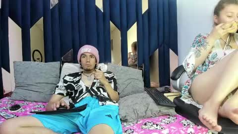 kikyoanddrey online show from April 17, 9:50 pm