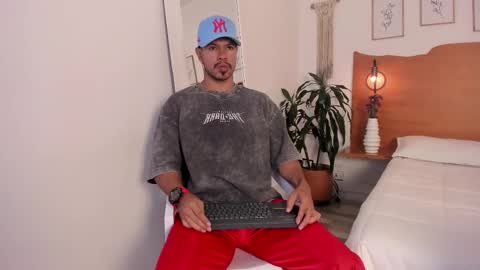 Kilua Muscle guy online show from November 8, 10:13 pm