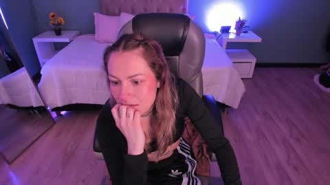 Kim Jeins666 online show from April 19, 12:28 pm