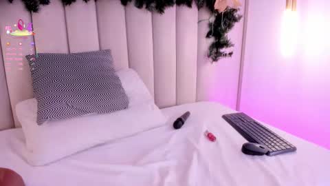 KIM  online show from November 26, 9:55 pm