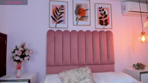 KIM  online show from April 9, 8:25 pm