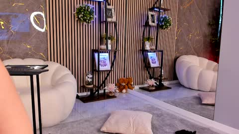 Kim online show from April 5, 4:26 pm