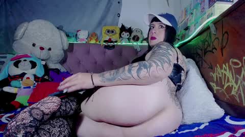 vivi independent model  online show from April 9, 2:15 am