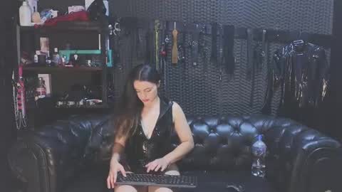  KIMBERLY SWAN  online show from March 1, 8:21 pm