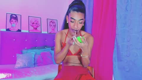 Your Queen KIM online show from January 8, 5:15 pm