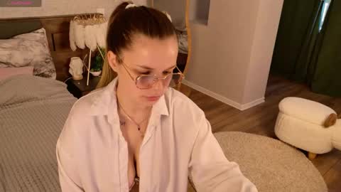 KimEvanss online show from May 9, 7:14 am