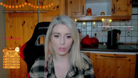 Wolfs Girl online show from October 25, 7:47 pm