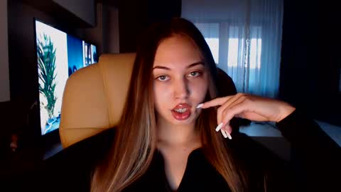 Kim Lee  online show from January 5, 2:30 pm