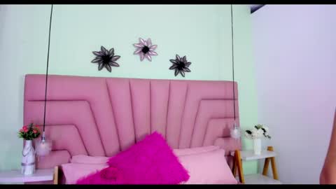 kimluna1 online show from June 5, 3:35 am