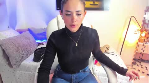 kimmberly_saenz_ online show from September 19, 12:26 am
