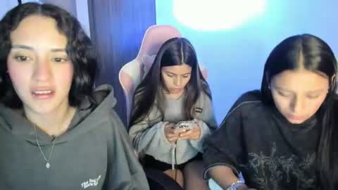 kimmi online show from October 18, 12:04 am