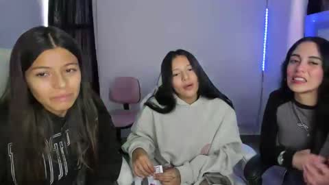 kimmi online show from March 2, 9:54 pm