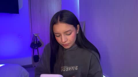 kimmi online show from June 2, 9:39 pm