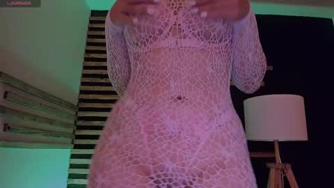 Snapshot of kimmy_chi chatting on February 13, 5:22 pm Lo online show from February 13, 5:22 pm