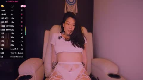 Lo online show from June 18, 6:24 pm