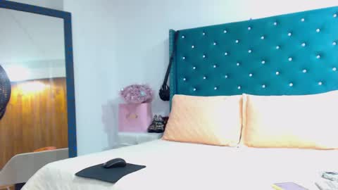 Kim online show from December 17, 2:46 pm