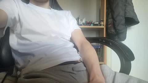 Snapshot of kingcharlez_04 chatting on February 25, 11:32 am kingcharlez_04 online show from February 25, 11:32 am
