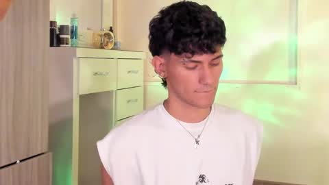  A L E X  online show from February 22, 4:51 am