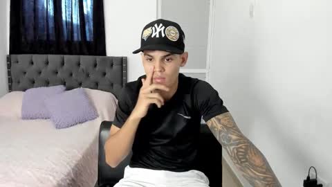 DOMINANT ALPHA KINGS online show from December 4, 6:51 pm