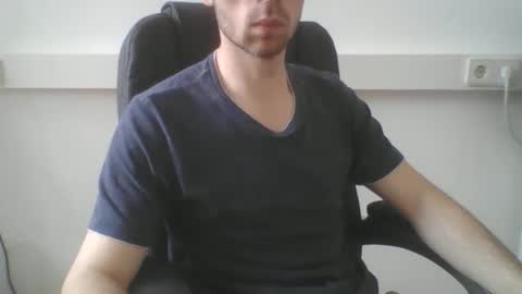 Max online show from April 14, 10:29 am