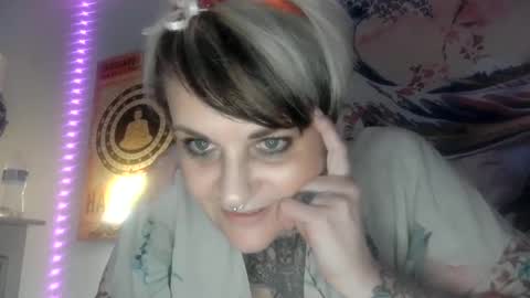Snapshot of kinkypinkyplay2 chatting on January 3, 3:55 pm Kinky Pinky online show from January 3, 3:55 pm