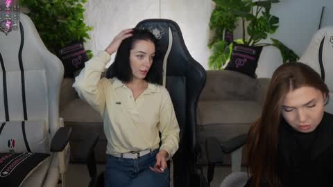 Sweet girls online show from November 17, 7:44 am