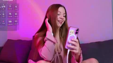 Kira Briis online show from July 6, 7:05 pm