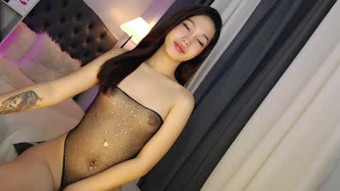 Snapshot of kira_willer chatting on December 16, 6:53 am KIRA online show from December 16, 6:53 am