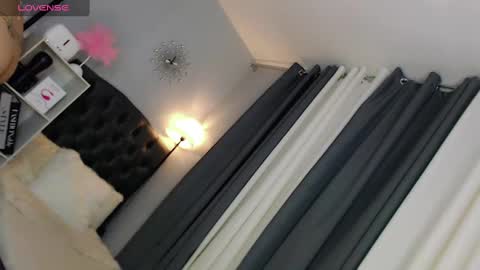 Snapshot of kira_willer chatting on February 9, 6:01 am KIRA online show from February 9, 6:01 am