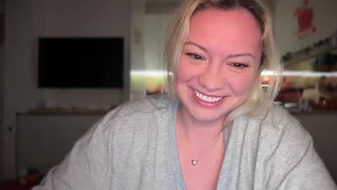 KiraDivine online show from February 22, 7:25 pm