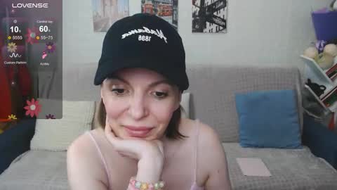 kiramartins cat online show from November 1, 8:41 pm