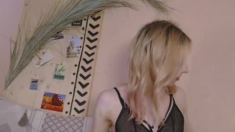 Kira online show from April 6, 2:40 pm