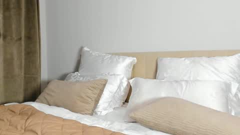 Kira online show from April 28, 8:02 pm