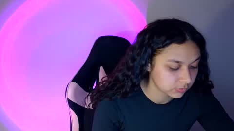 kiss_ameliaa online show from November 25, 12:26 pm