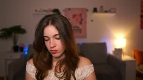 Sisi online show from April 15, 1:25 pm