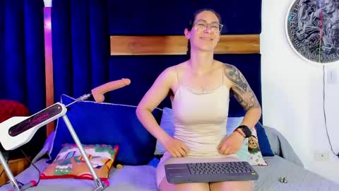 Kissing Company online show from April 14, 8:17 am