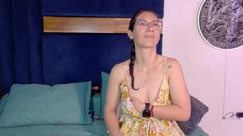 Kissing Company online show from September 10, 4:35 am