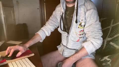 kissofbanned1983 online show from March 17, 8:30 am