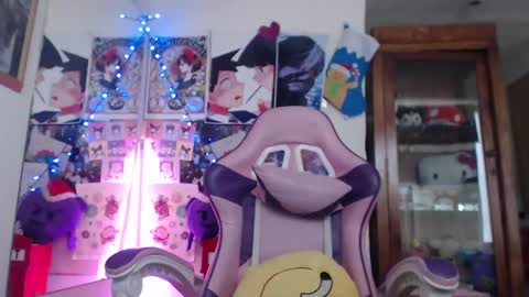 Snapshot of kitsunearineko chatting on December 7, 8:55 pm Ari Keimiwrights online show from December 7, 8:55 pm