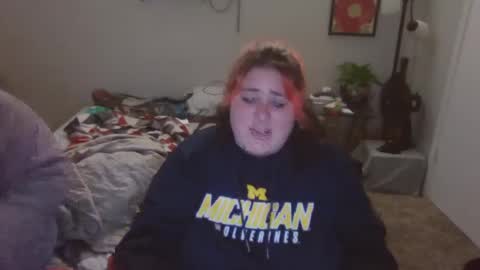 Kitten and rebellious online show from January 12, 5:45 am