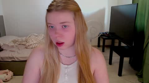Jennyblonde and Emmabrunette online show from June 5, 3:50 pm