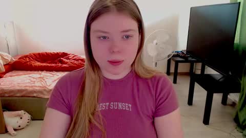 Jennyblonde and Emmabrunette online show from February 1, 11:18 am