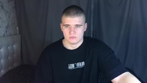 Snapshot of kittenmur chatting on December 31, 12:15 pm Vlad online show from December 31, 12:15 pm