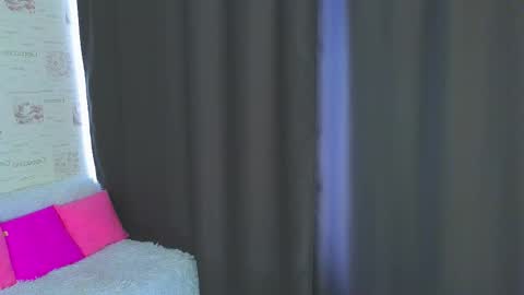 Snapshot of kittenmur chatting on October 7, 3:57 am Vlad online show from October 7, 3:57 am